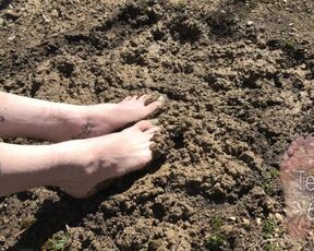 Spring Time Muddy Feet/ Trailer