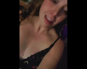 Girl does Tiktok trend naked - teaser