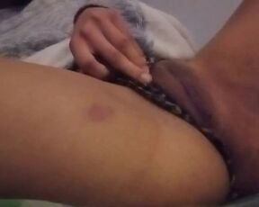 TEEN BABE SHOWING PUSSY AND FINGERING