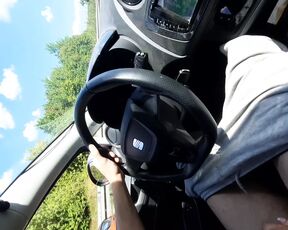 Amateur handjob in the car