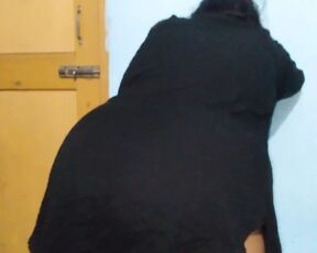 Saudi Arabian married woman's ass swinging scandal