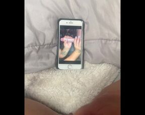 PLAYING WITH MY PUSSY WATCHING MY OWN PORN VIDEO!!