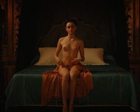 Victoire Dauxerre Nude - Versailles S03e01-02 (2018)