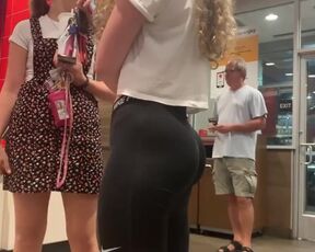 Candid Teen Ass in Nike Leggins